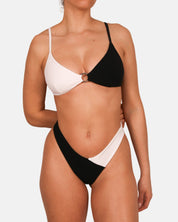 Centi Ultra Black | Bottom