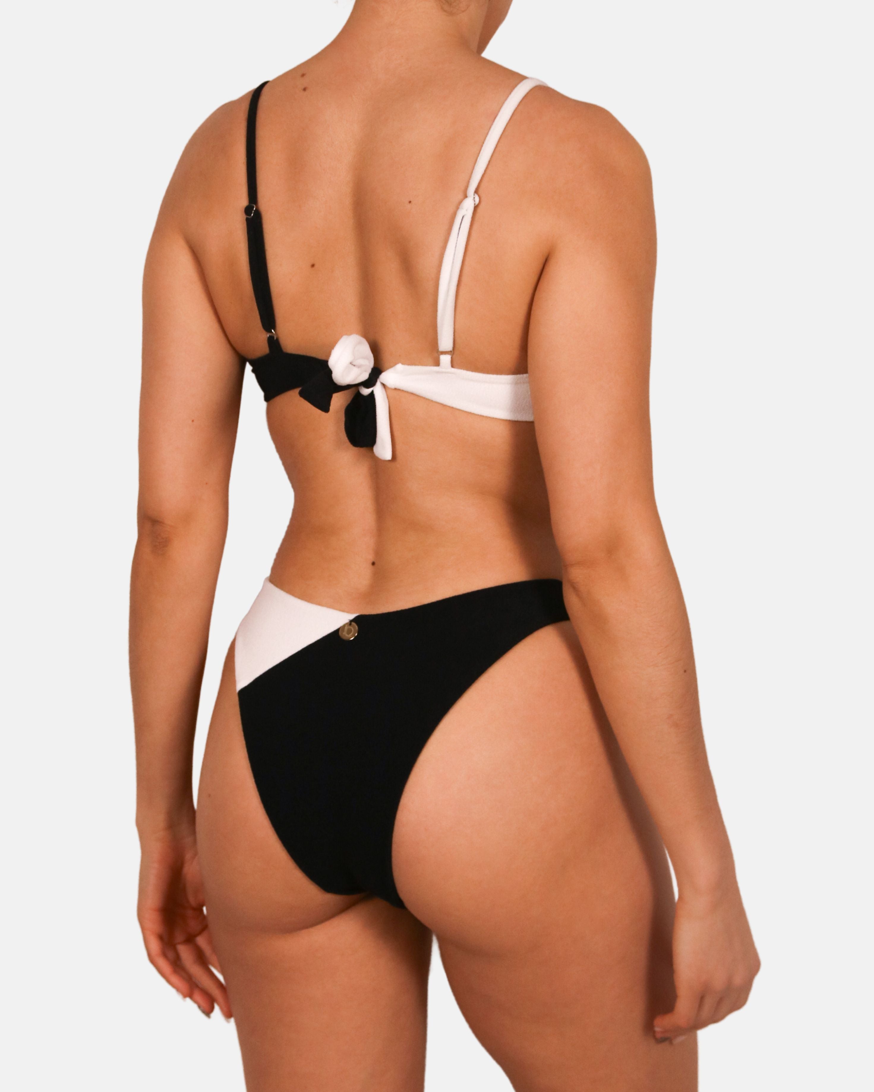 Centi Ultra Black | Bottom